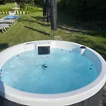 לינה וארוחת בוקר Vera Park & Wellness 3*